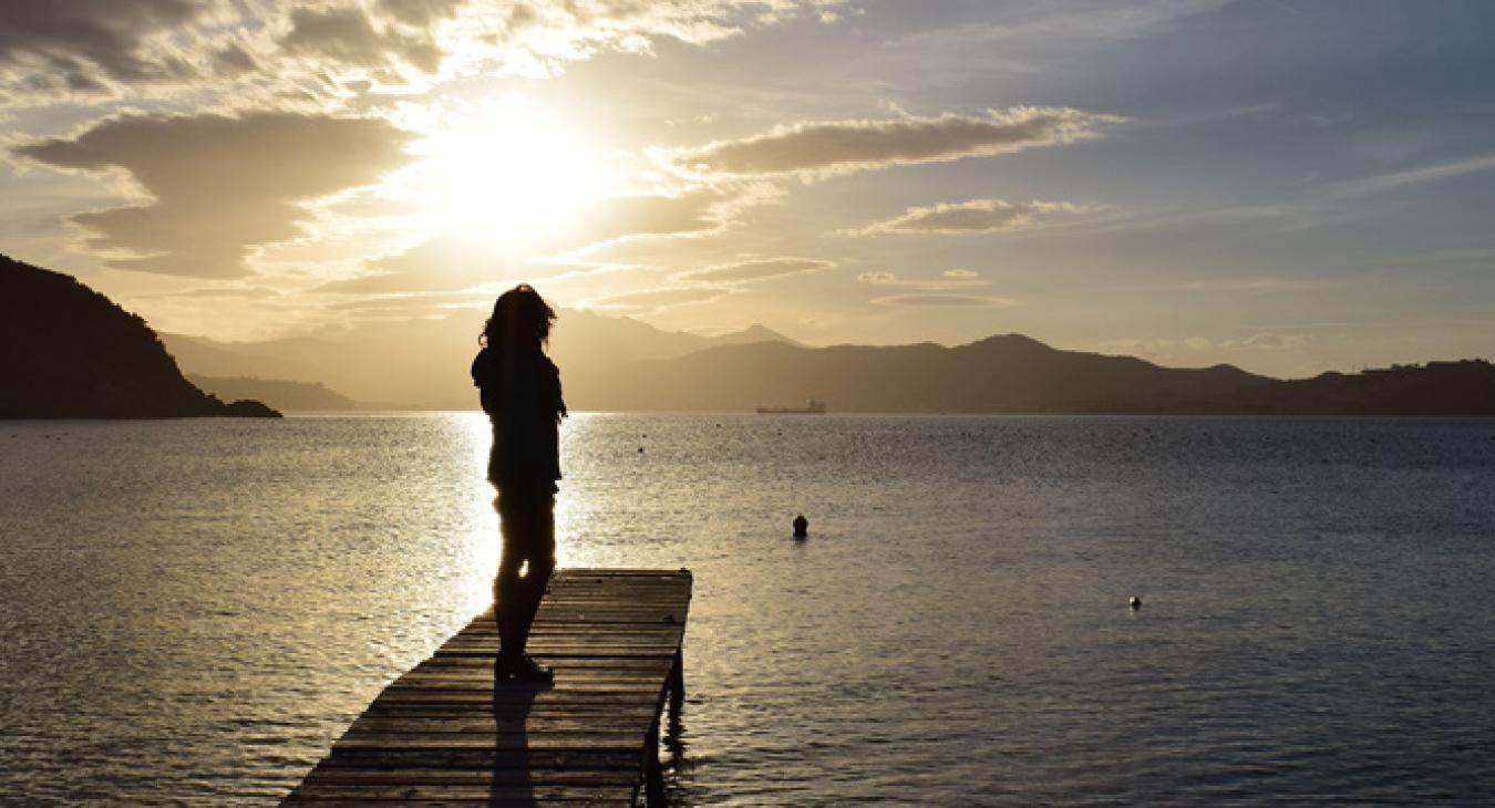 woman-dock-sunset